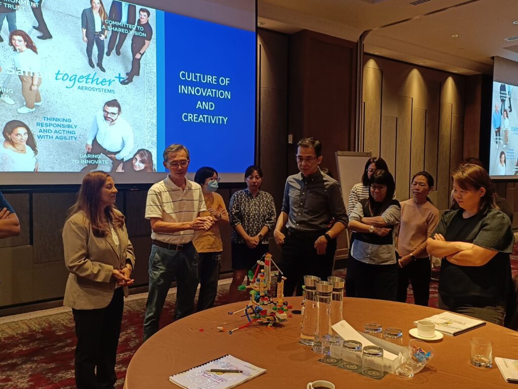 TEI conducts a corporate training session on colored brain communication, showcasing its expertise in this specialized program