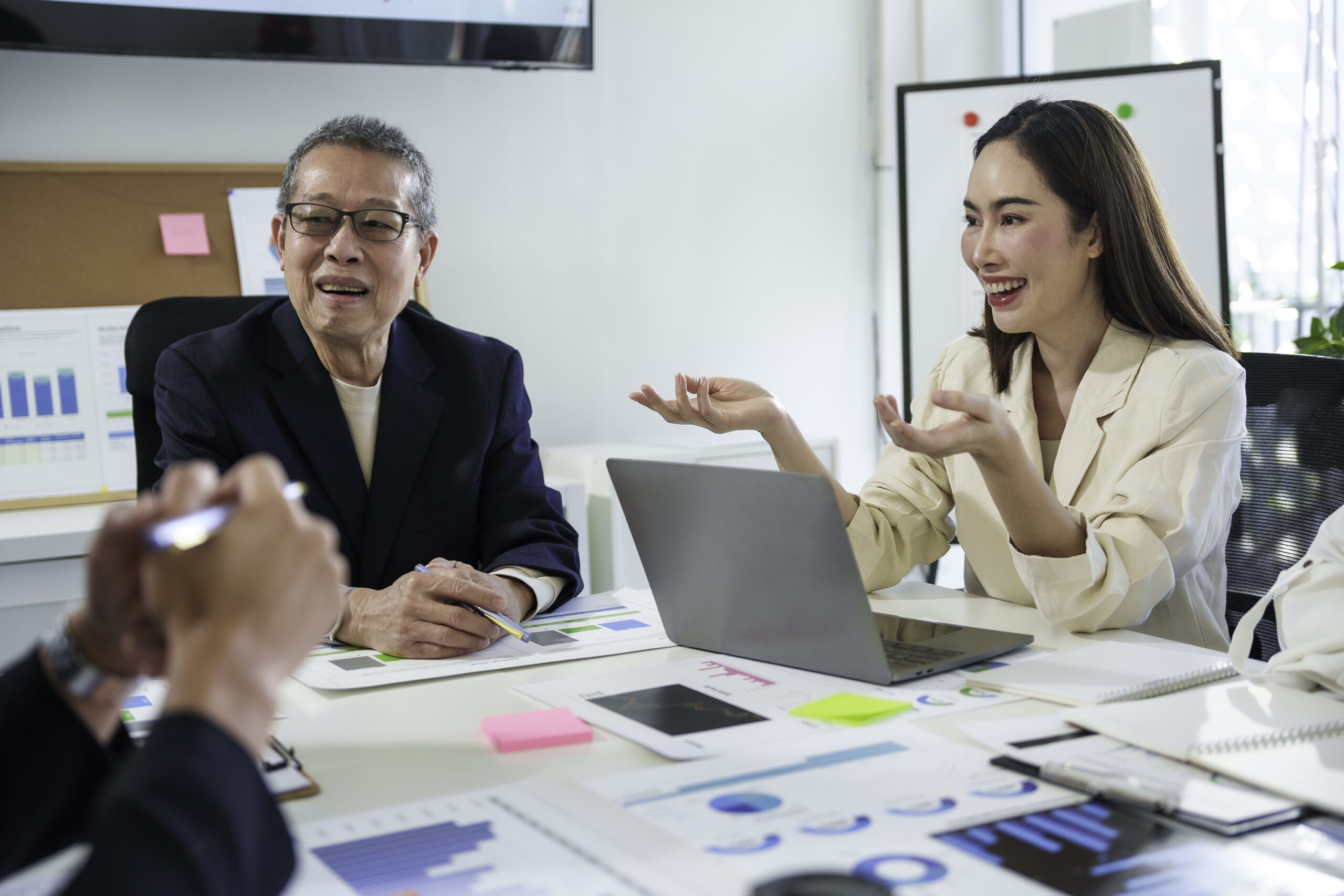 Transform your team with cutting-edge corporate training in Singapore, focused on coloured brain strategies.